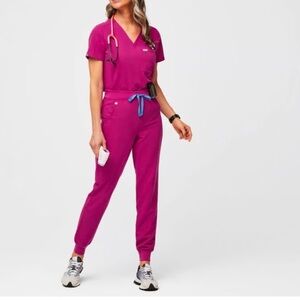 Figs Women's Magenta Jogger Set